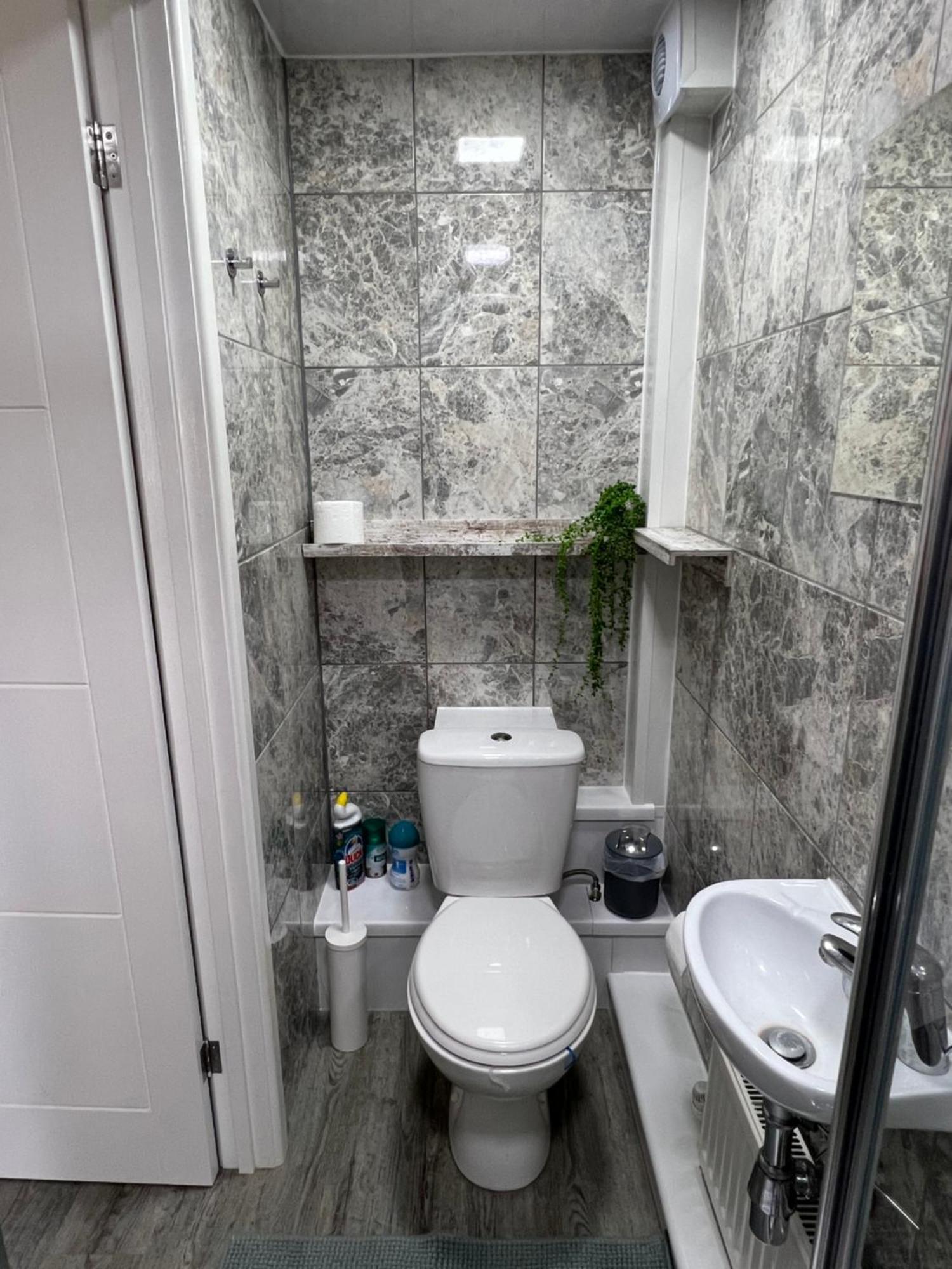 شقة Studio In Private House Near Central ميلتون كينيز المظهر الخارجي الصورة