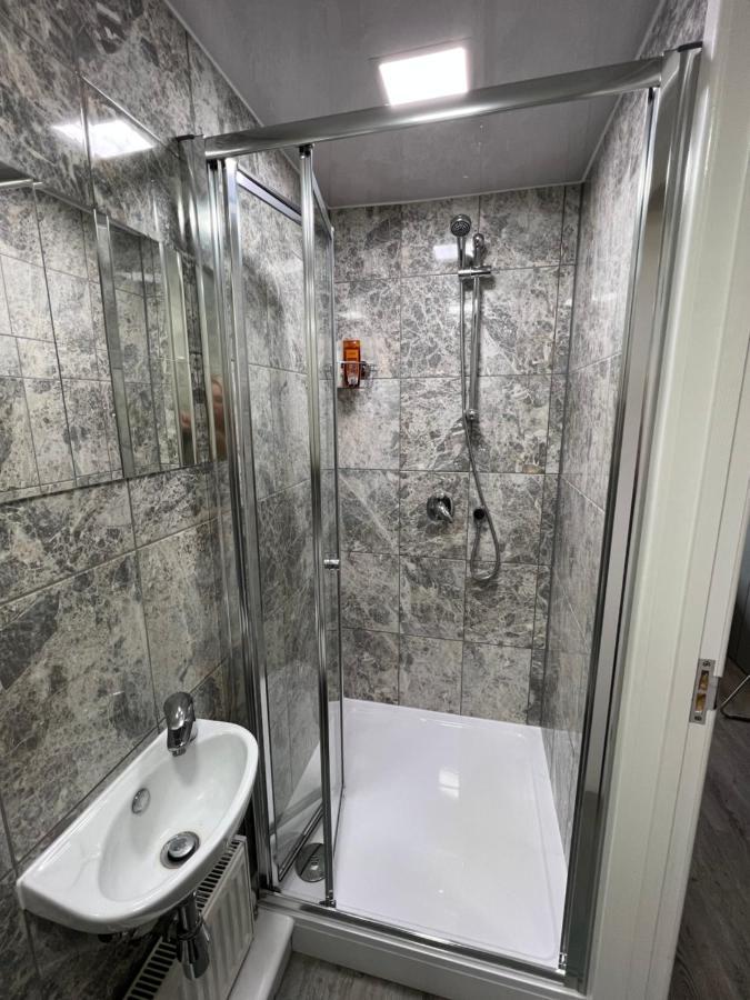 شقة Studio In Private House Near Central ميلتون كينيز المظهر الخارجي الصورة